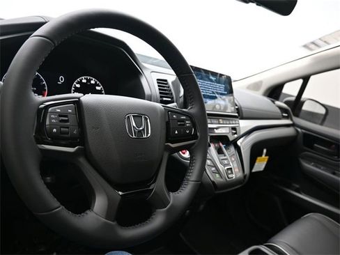 Used 2025 Honda Odyssey Touring image 9