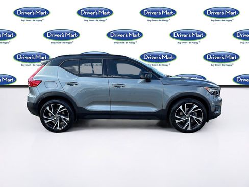 Used 2019 Volvo XC40 T4 R-Design FWD image 8