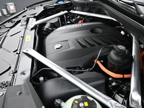 New 2026 BMW X5 xDrive50e w/ M Sport Package image 10
