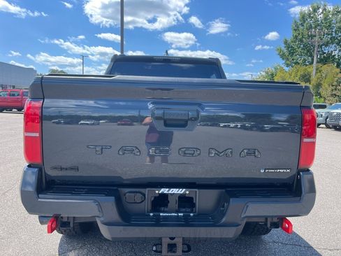 Used 2025 Toyota Tacoma TRD Off-Road AWD/4WD image 13