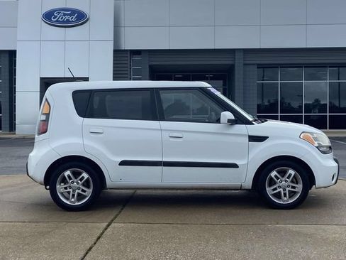 Used 2010 Kia Soul + w/ Audio Pkg FWD image 2
