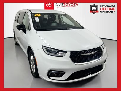 Used 2024 Chrysler Pacifica Touring-L