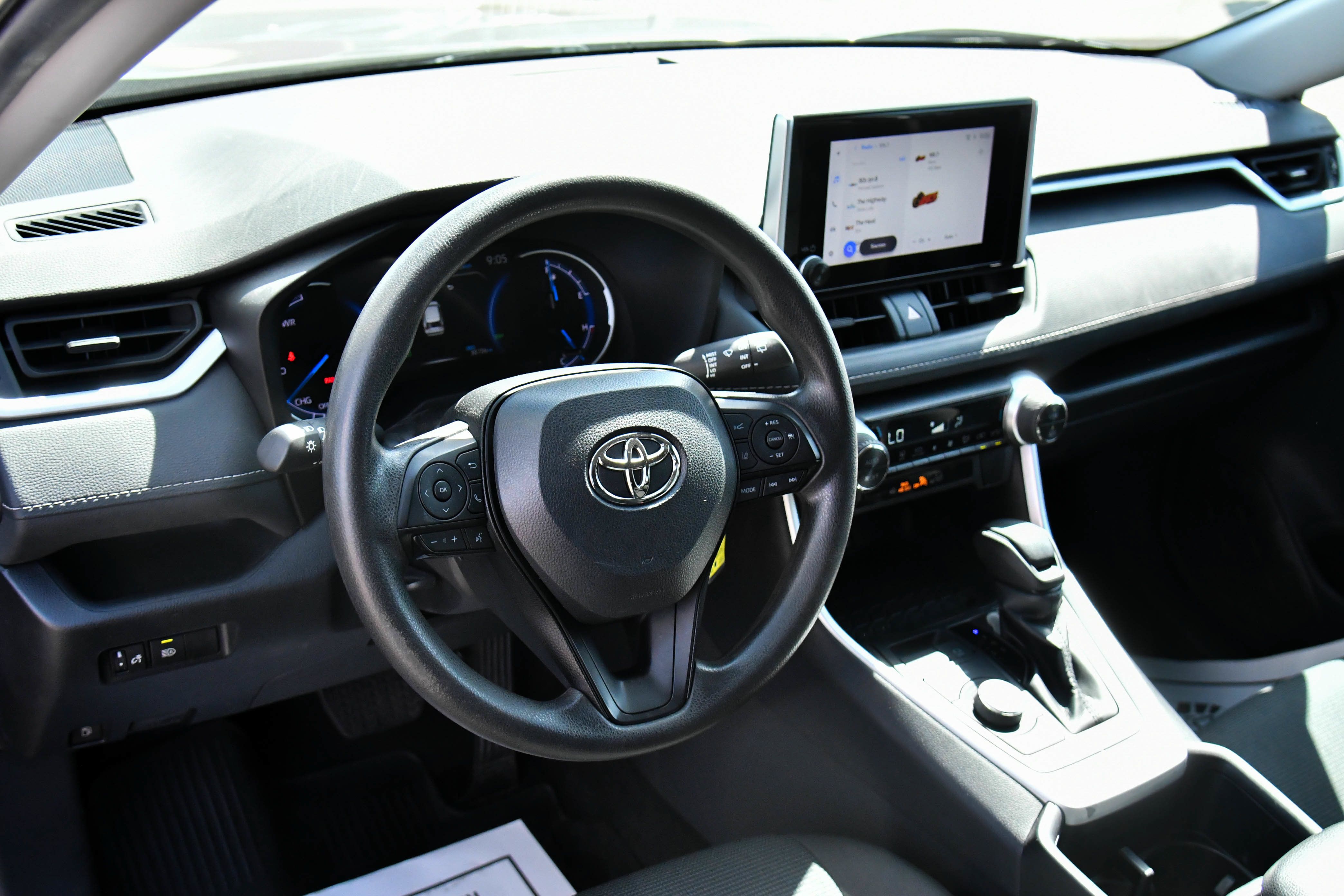 Used 2024 Toyota RAV4 LE AWD/4WD image 16