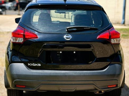 Used 2019 Nissan Kicks S FWD image 6