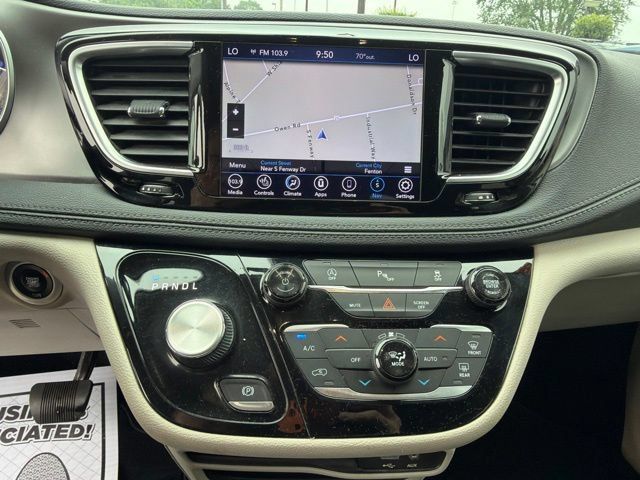 Used 2019 Chrysler Pacifica Limited FWD image 19