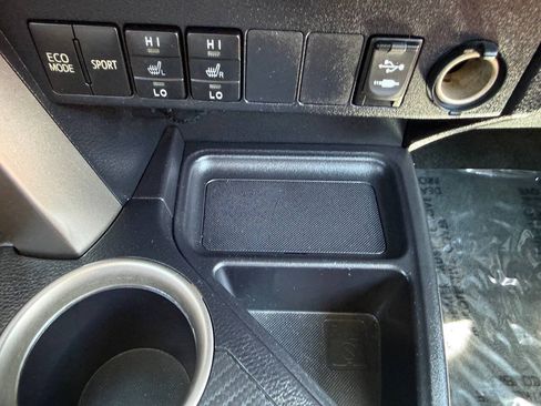 Used 2014 Toyota RAV4 Limited w/ Technology Package FWD image 42