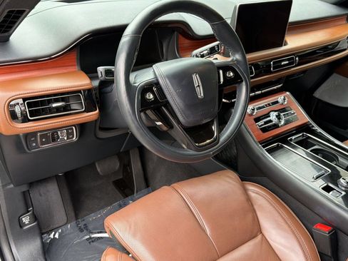 Used 2022 Lincoln Aviator Grand Touring w/ Equipment Group 301A AWD/4WD image 4