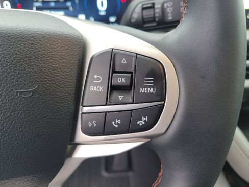 Used 2025 Ford Explorer Active w/ Active Comfort Package image 24