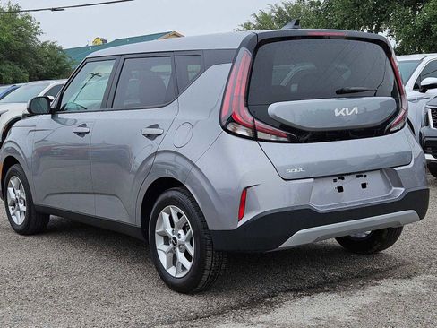 Used 2025 Kia Soul LX w/ LX Technology Package image 4