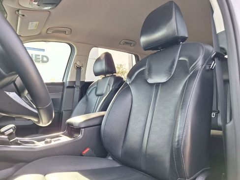 Used 2025 Kia Sorento S image 24