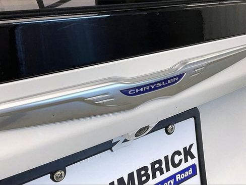 Used 2020 Chrysler Pacifica Limited image 32