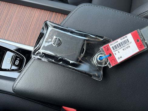 Certified 2025 Volvo V60 B5 Cross Country Plus image 38