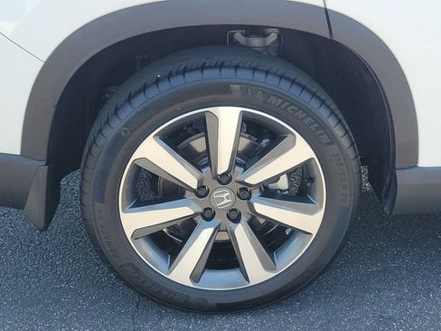 Certified 2025 Honda Pilot Touring image 6