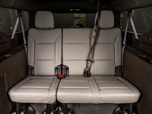 Used 2025 Chevrolet Suburban Z71 w/ Comfort Package image 36