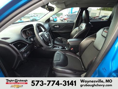 Used 2022 Jeep Cherokee Trailhawk w/ Trailer Tow Group AWD/4WD image 15