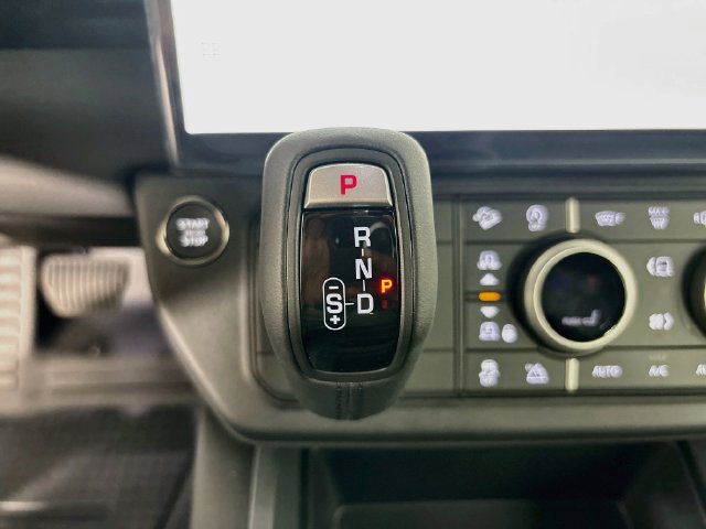 New 2026 Land Rover Defender 110 X-Dynamic SE AWD/4WD image 17