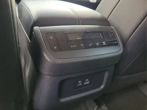 Used 2022 Nissan Pathfinder SL FWD image 14