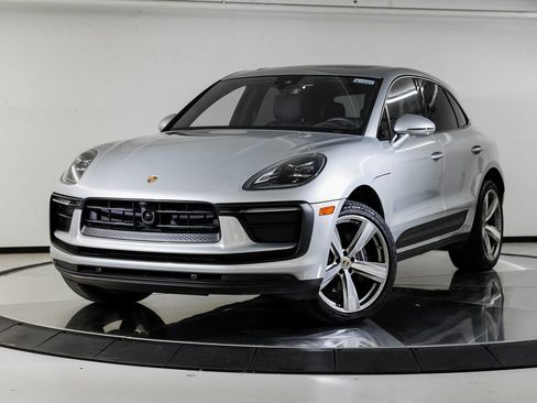 Certified 2025 Porsche Macan image 1