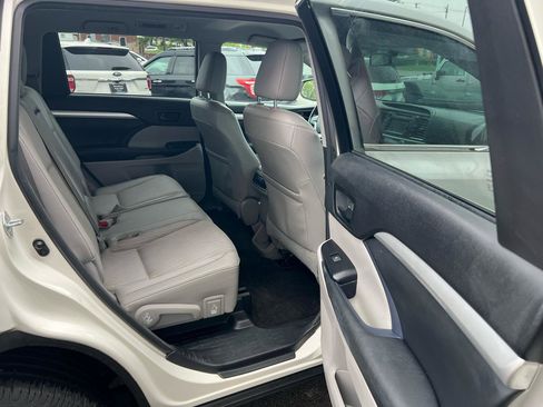 Used 2015 Toyota Highlander Plus image 17