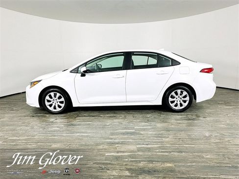 Used 2025 Toyota Corolla LE image 9