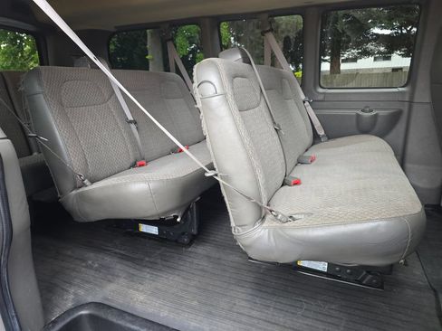 Used 2019 Chevrolet Express 2500 LS w/ Driver Convenience Package RWD image 16