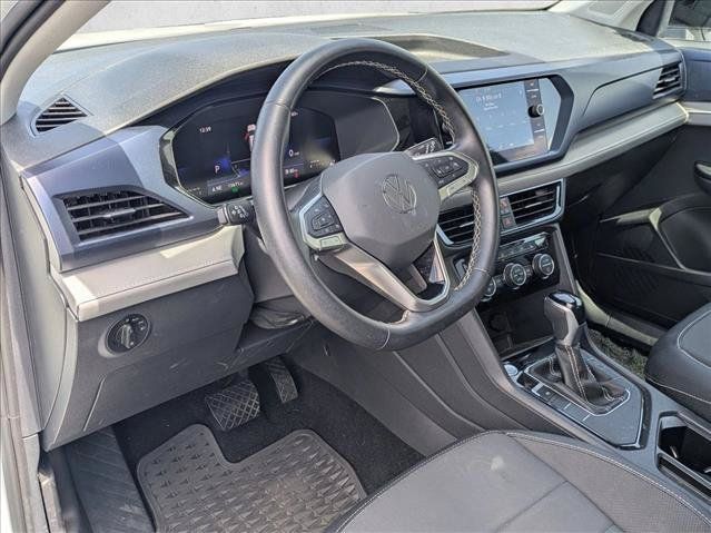 Used 2024 Volkswagen Taos SE w/ Panoramic Sunroof Package FWD image 10