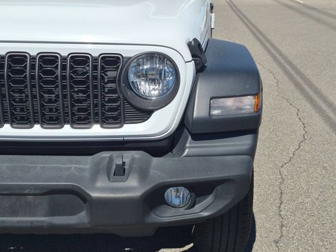 Used 2024 Jeep Wrangler Unlimited Sport AWD/4WD image 9