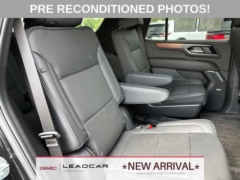 Used 2025 GMC Yukon Denali w/ Sun & Power Step Package AWD/4WD image 15