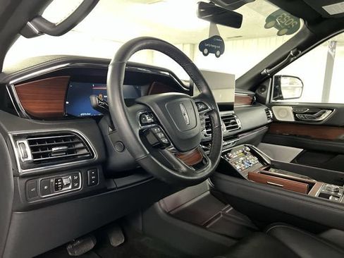 Used 2023 Lincoln Navigator Reserve image 10