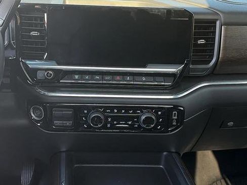 Used 2025 Chevrolet Silverado 2500 High Country w/ High Country Premium Package image 11