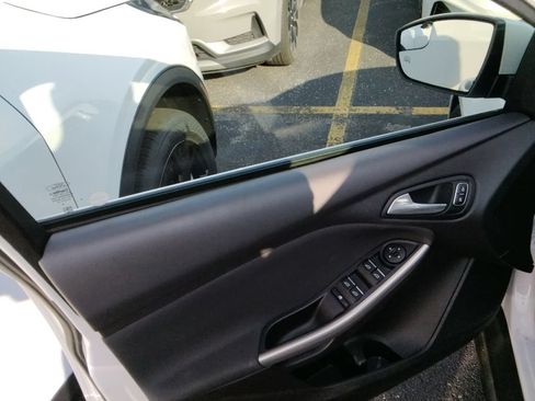 Used 2018 Ford Focus Titanium FWD image 7