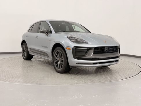 Used 2025 Porsche Macan image 7