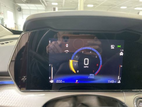 Certified 2025 Chevrolet Trax LT w/ Driver Confidence Package FWD image 11