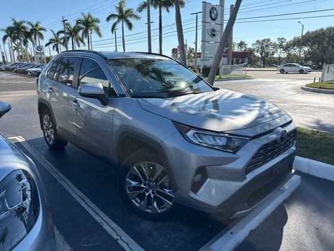 Used 2021 Toyota RAV4 Limited image 8
