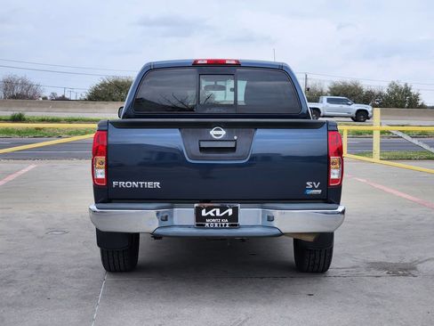 Used 2019 Nissan Frontier SV image 6