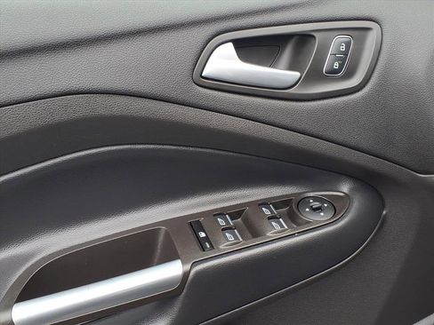 Used 2019 Ford Escape SEL image 4