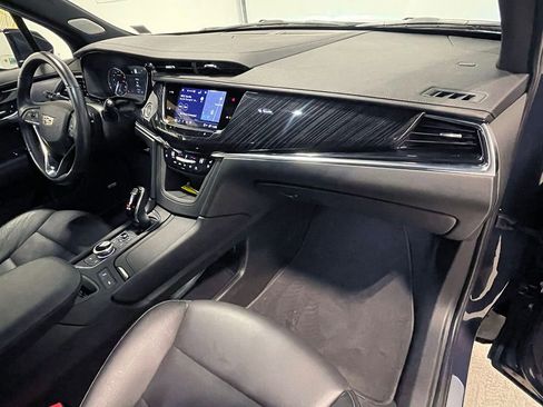 Used 2025 Cadillac XT6 Premium Luxury image 35