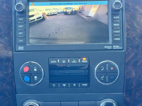 Used 2011 GMC Yukon Denali RWD image 54