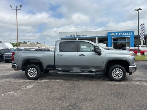 Used 2025 Chevrolet Silverado 2500 LT w/ Convenience Package AWD/4WD image 2