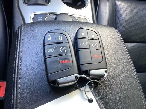 Used 2020 Jeep Grand Cherokee High Altitude AWD/4WD image 19