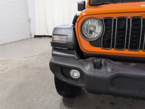 Used 2025 Jeep Wrangler Sport S image 11