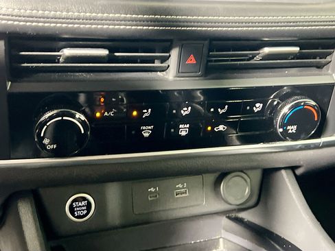 Used 2023 Nissan Rogue S FWD image 27