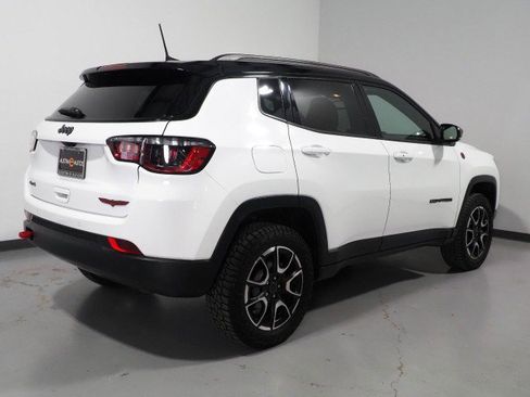 Used 2025 Jeep Compass Trailhawk AWD/4WD image 5