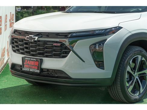 Used 2025 Chevrolet Trax RS w/ Driver Confidence Package FWD image 29