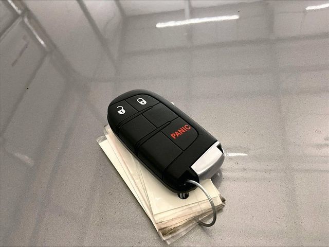 Used 2017 Jeep Grand Cherokee Laredo w/ Quick Order Package 23E AWD/4WD image 9