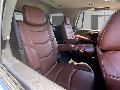 Used 2019 Cadillac Escalade Premium Luxury AWD/4WD image 28