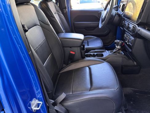 Used 2023 Jeep Gladiator Sport image 16