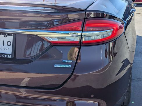 Used 2017 Ford Fusion SE w/ Fusion SE Technology Package FWD image 5