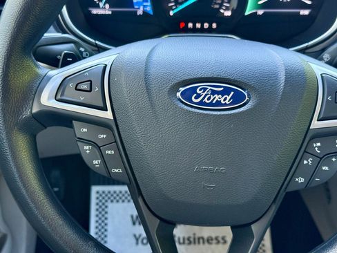 Used 2017 Ford Fusion SE w/ Fusion SE Technology Package FWD image 23