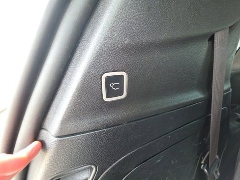 Used 2020 Chrysler Pacifica Limited image 27